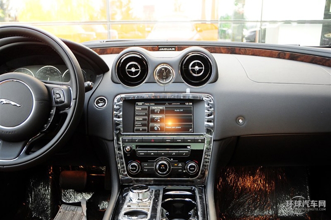 2015款 XJL 2.0T 兩驅尊享商務版