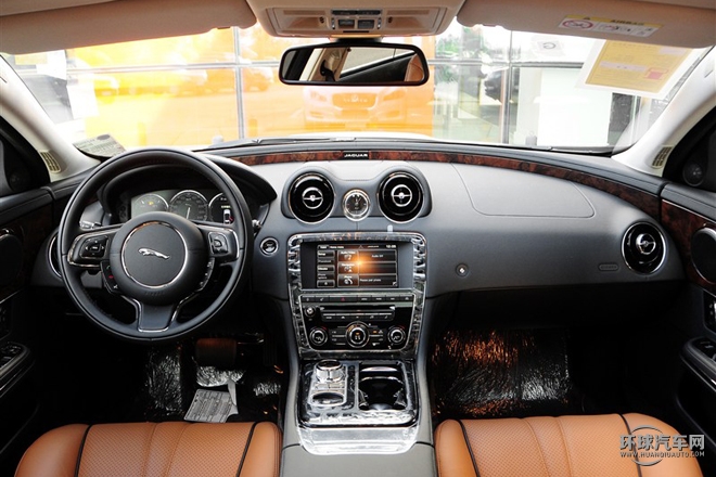 2015款 XJL 2.0T 兩驅(qū)尊享商務(wù)版