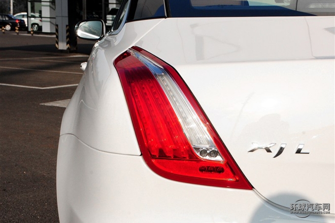 2015款 XJL 2.0T 兩驅(qū)尊享商務(wù)版