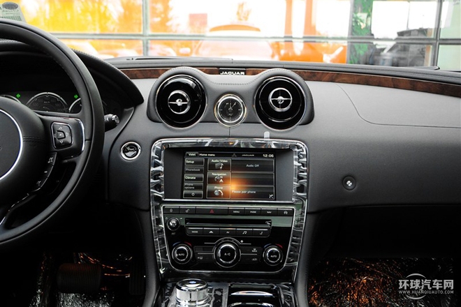 2015款 XJL 3.0 SC 四驅(qū)全景商務版