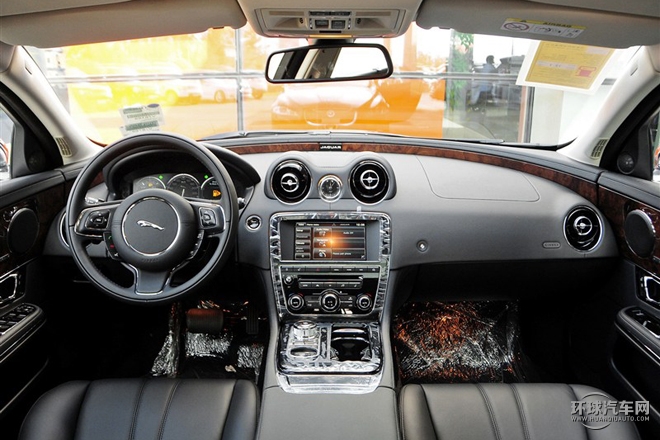 2015款 XJL 3.0 SC 四驅全景商務版