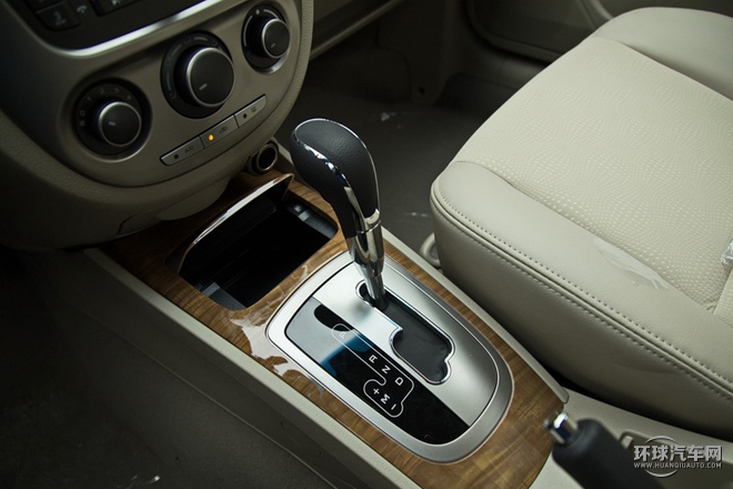 2015款 1.5L 自動尊享型