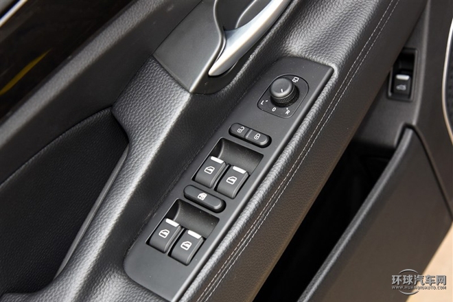 2015款 禮賓限量版 1.8T 尊享型