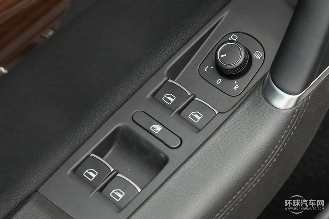 2015款 改款 1.8TSI 尊貴型