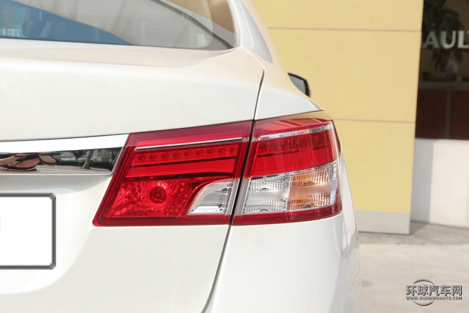 2015款 2.0L 時(shí)尚版