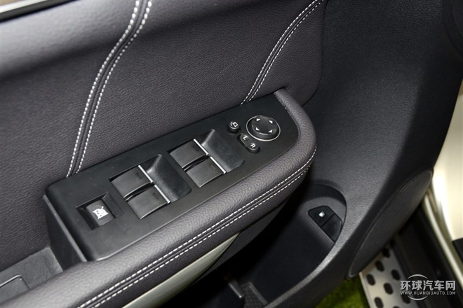 2015款 2.0T 兩驅(qū)標(biāo)準(zhǔn)型