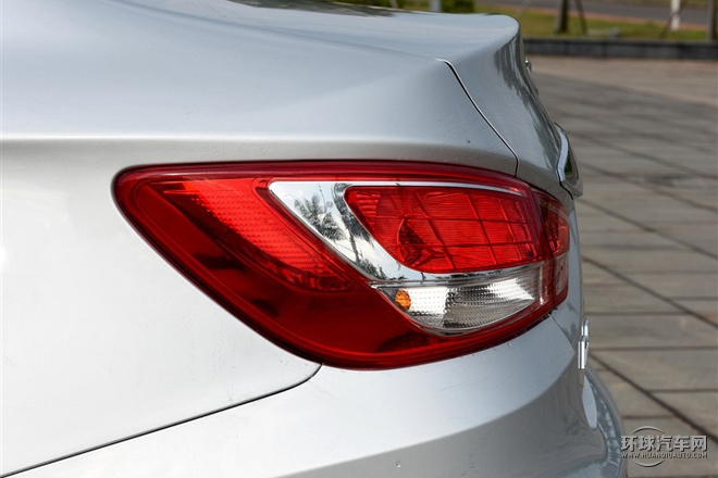 2015款 1.5T 自動行政尊尚型