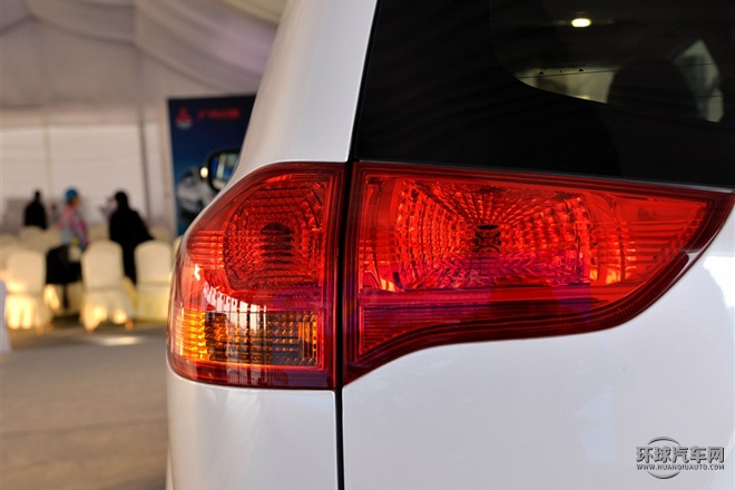 2015款 3.0L 自動四驅(qū)旗艦版