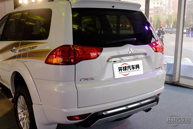 2015款 3.0L 自動四驅旗艦版