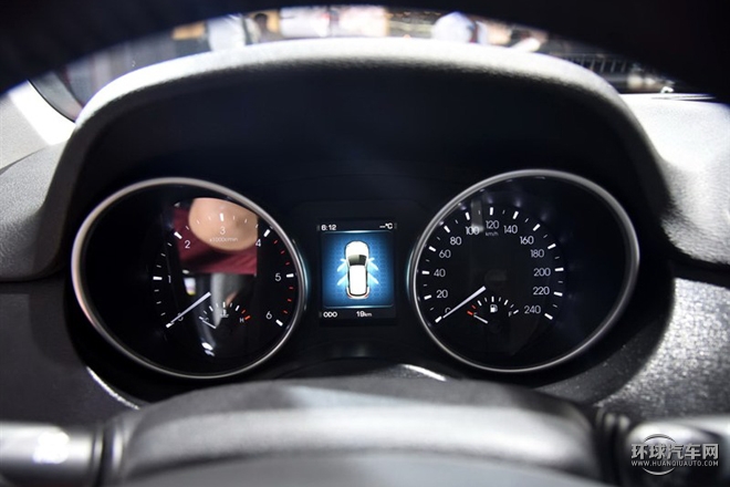 2015款 2.0T 手動四驅尊貴型