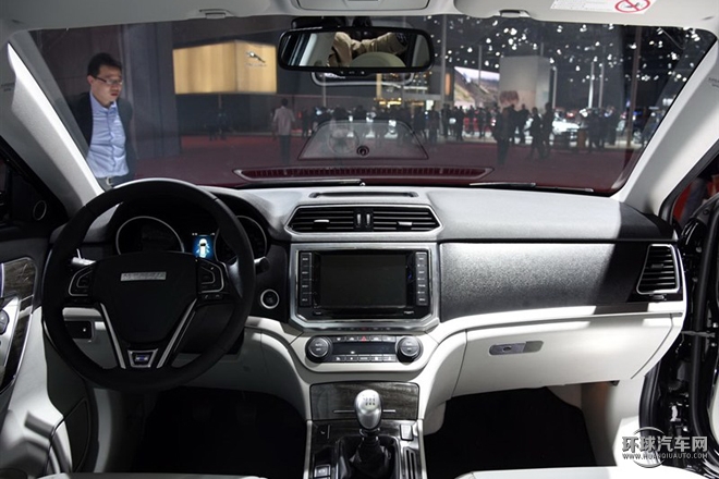 2015款 2.0T 手動(dòng)四驅(qū)尊貴型