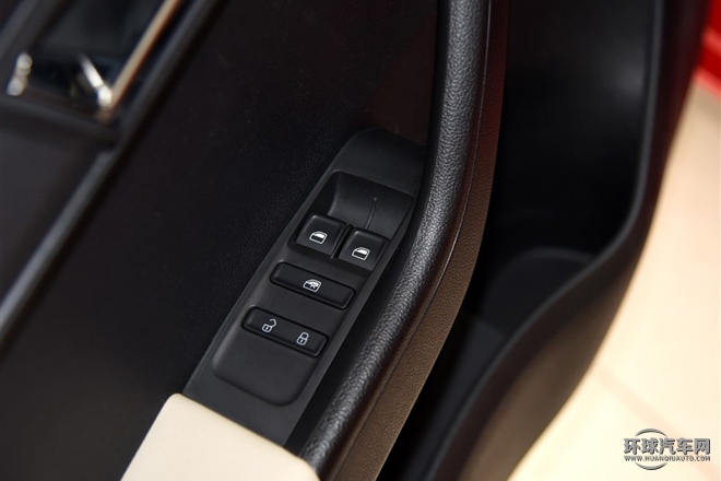 2015款 1.4L 自動(dòng)創(chuàng)行版