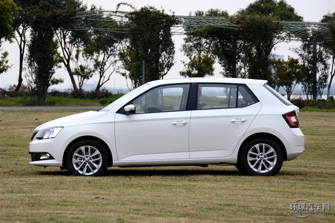 2015款 1.6L 自動智行版