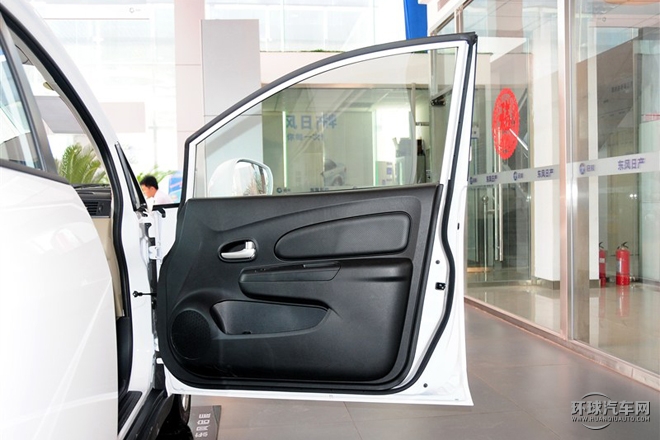 2015款 1.6L 手動(dòng)時(shí)尚版