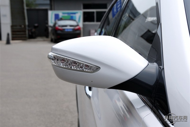 2015款 經典 2.0L 自動領先版