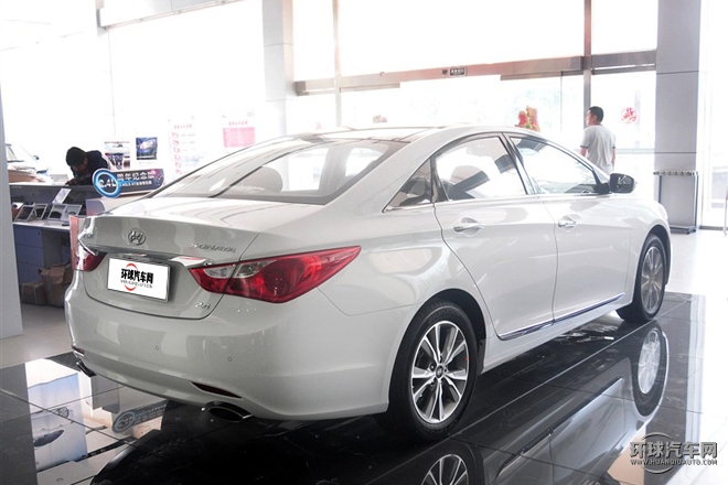 2015款 經(jīng)典 2.4L 自動(dòng)領(lǐng)先版 國(guó)V