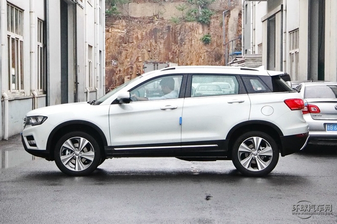 2015款 2.0T 手動兩驅尊貴型