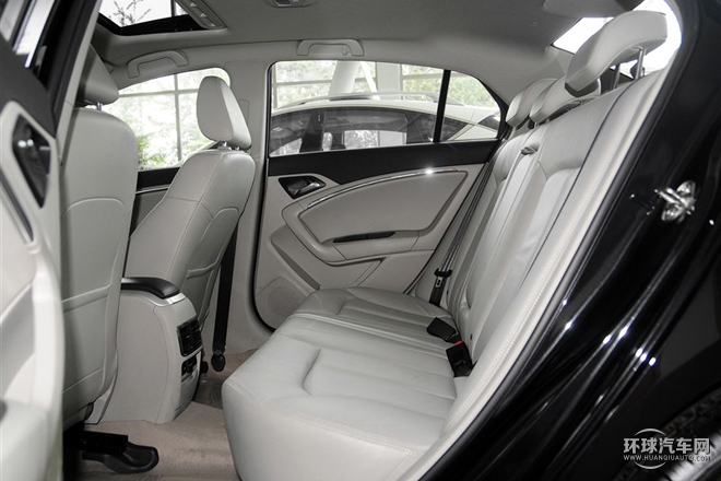 2015款 1.8T 自動(dòng)尊貴型