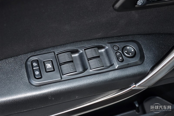 2015款 2.0L 手動基本型