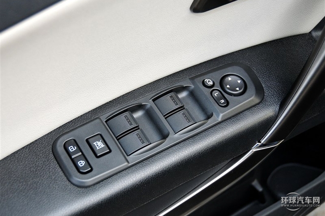 2015款 2.0L 自動豪華型