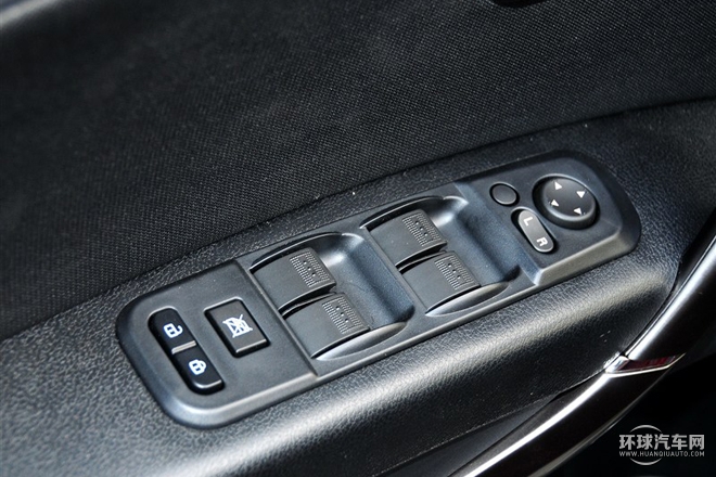 2015款 2.0L 自動舒適型