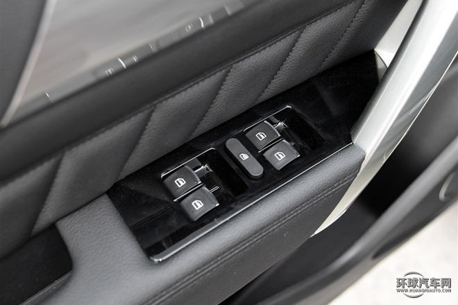 2015款 1.5T 自動兩驅精英版