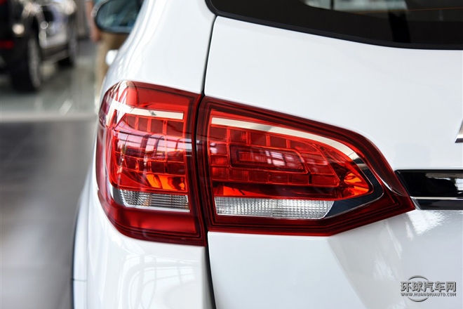 2015款 運動版 1.5T 自動兩驅尊享型