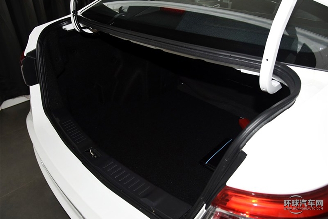 2015款 1.8T 自動智尊型