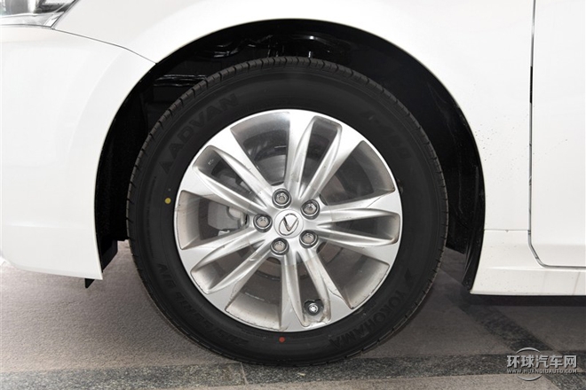 2015款 CT200h 暗夜騎士版