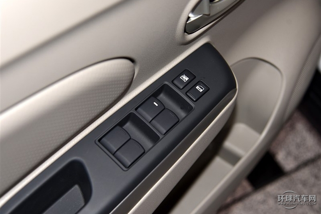 2015款 1.6L 手動豪華版