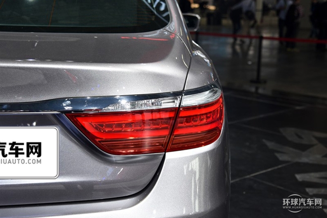 2015款 3.8L 尊貴版