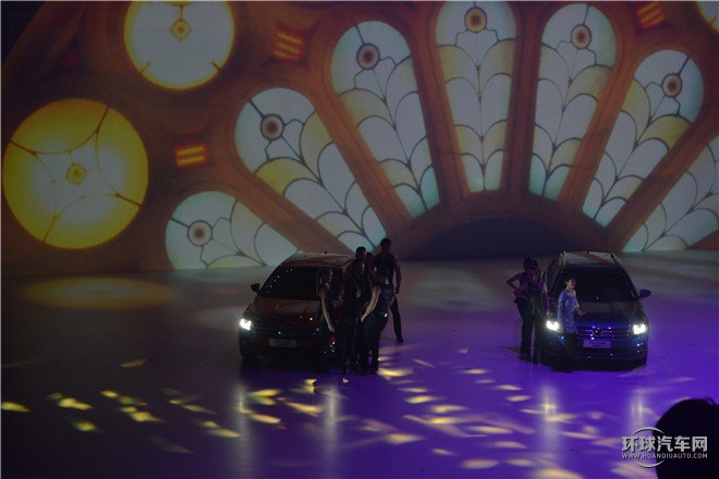 2015款  230TSI 手動(dòng)豪華版