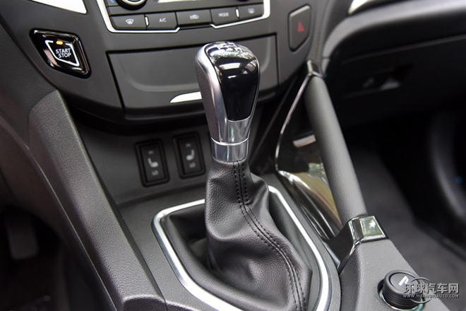 2015款 2.0L 手動閱兵版