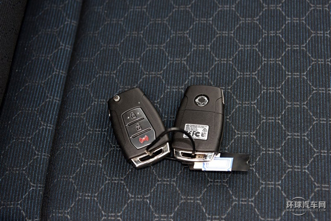 2015款 1.6L 自動(dòng)兩驅(qū)致尚版