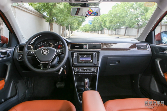 2015款 230TSI DSG豪華型