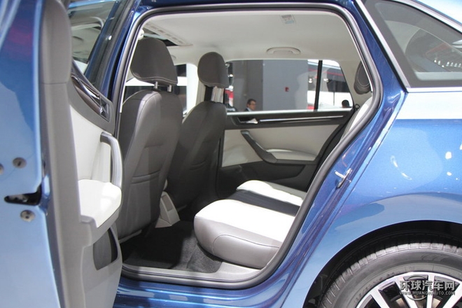 2015款 230TSI DSG舒適型