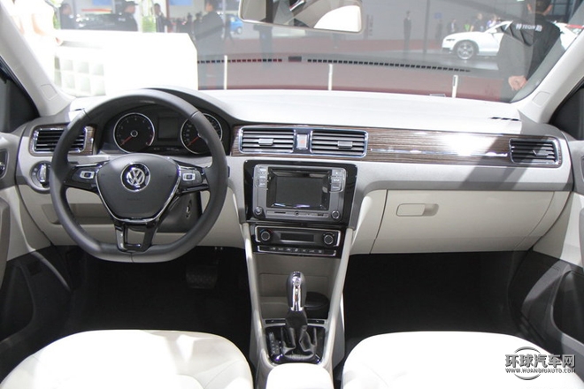 2015款 230TSI DSG舒適型