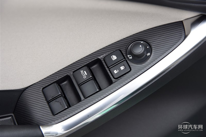 2015款 2.0L 手動兩驅舒適型