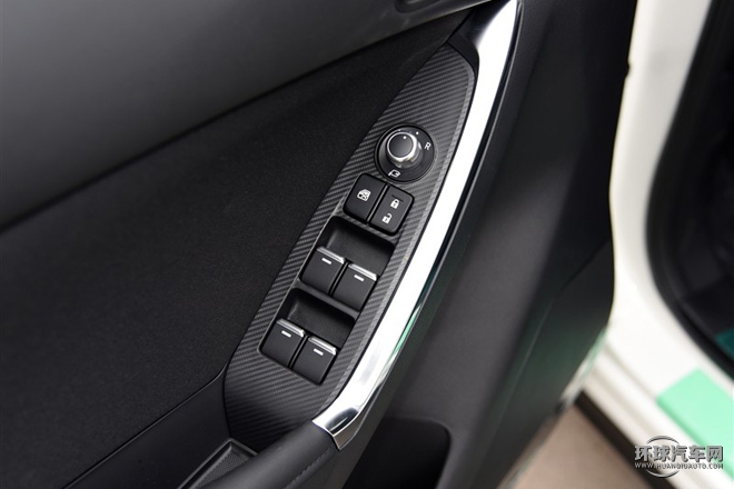 2015款 2.0L 自動兩驅(qū)都市型