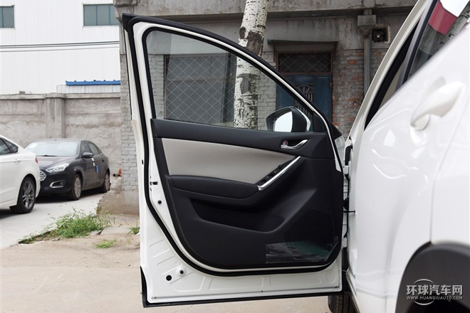 2015款 2.0L 自動兩驅舒適型