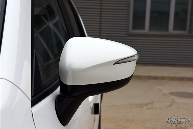 2015款 2.0L 自動兩驅舒適型