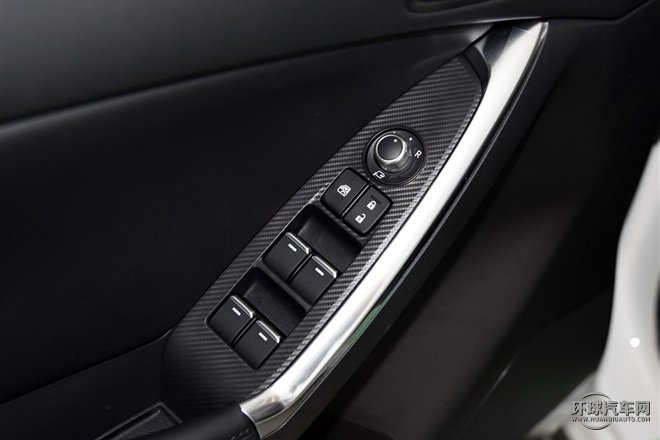 2015款 2.0L 自動四驅豪華型