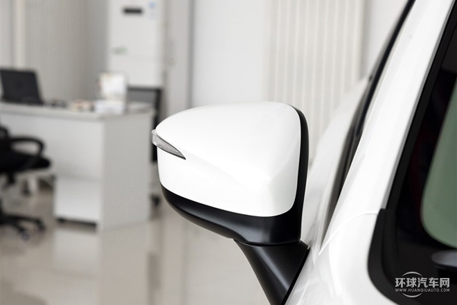 2015款 2.0L 自動四驅豪華型