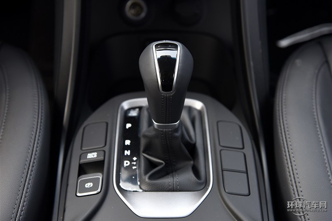 2015款 2.0T 自動(dòng)兩驅(qū)舒適型 5座