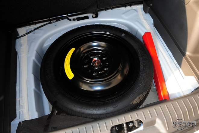 2015款 1.5L 手動(dòng)豪華導(dǎo)航型