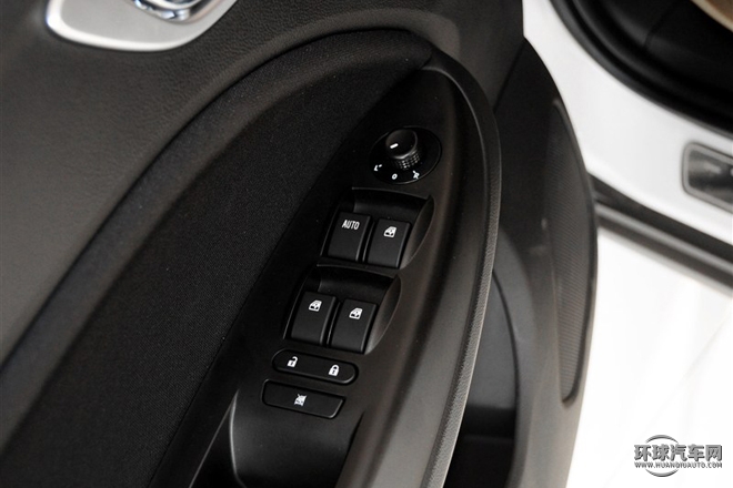 2015款 1.5L 手動(dòng)豪華導(dǎo)航型