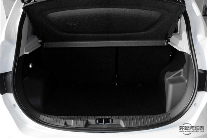 2015款 1.5L 手動(dòng)豪華導(dǎo)航型