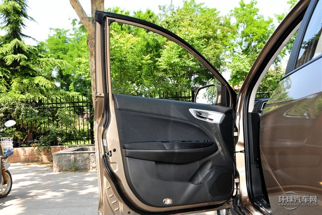 2015款 1.5L 手動舒適型