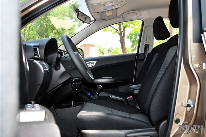 2015款 1.5L 手動舒適型