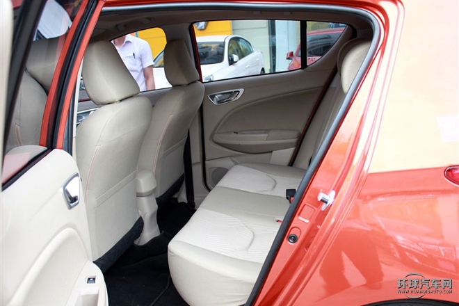 2015款 1.8L 自動(dòng)豪華型